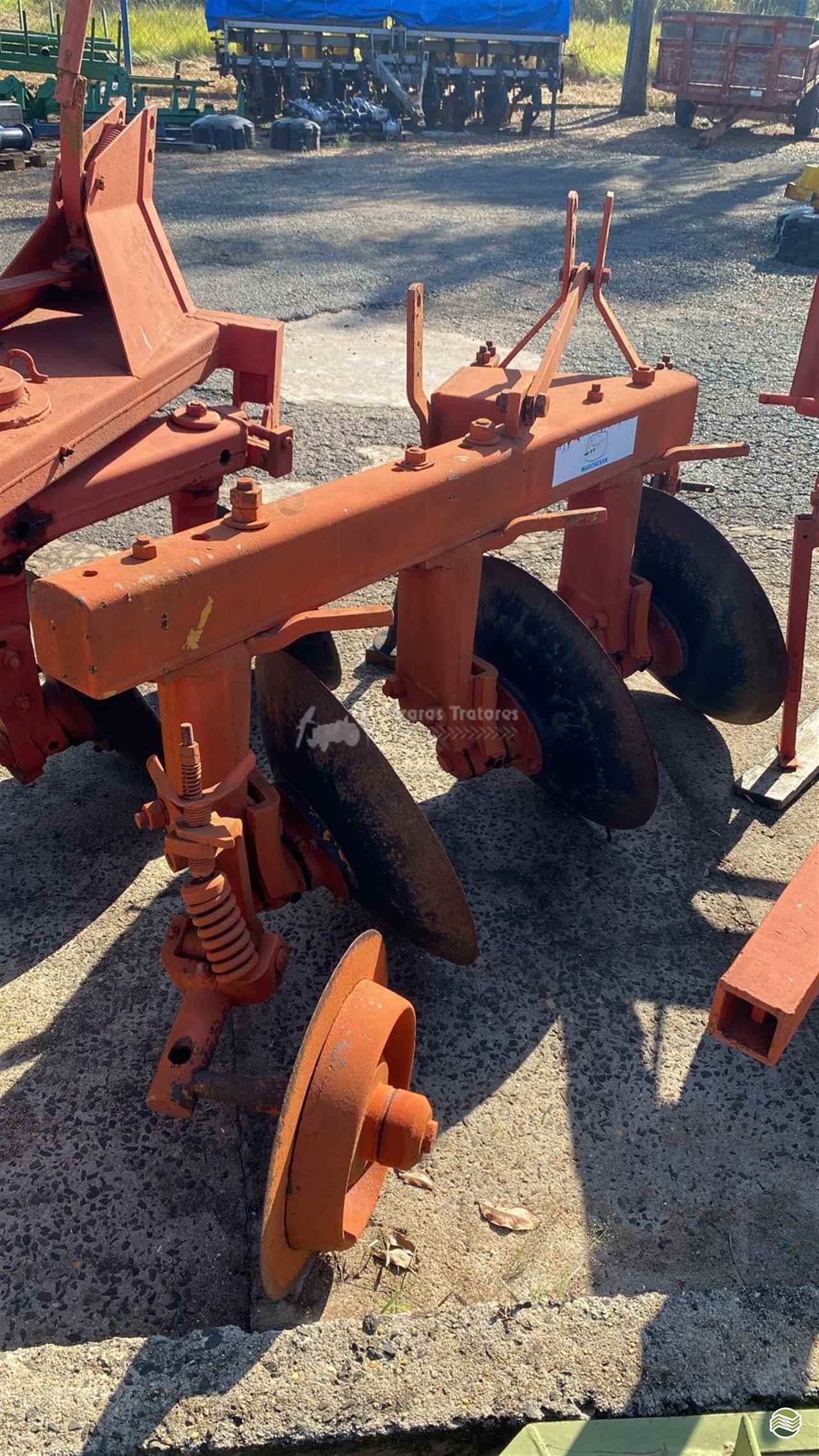 IMPLEMENTOS AGRICOLAS ARADO 3 DISCOS FIXO Araras Tratores ARARAS SÃO PAULO SP